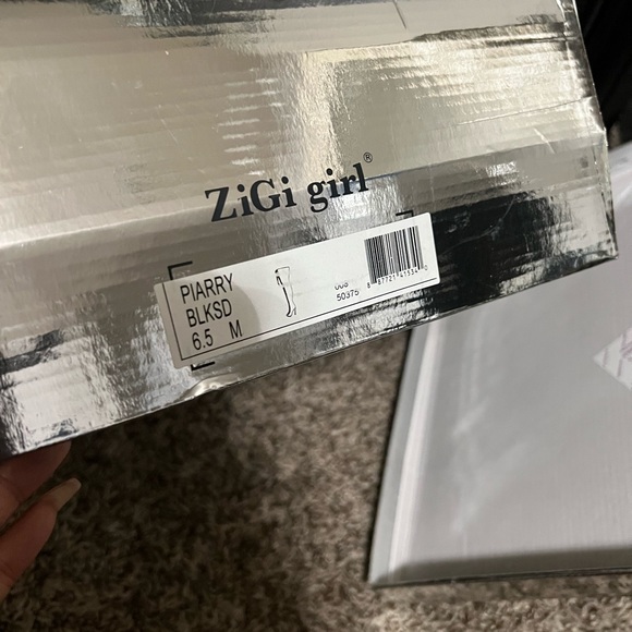 Thigh high lace up/zip up boots - Picture 6 of 8